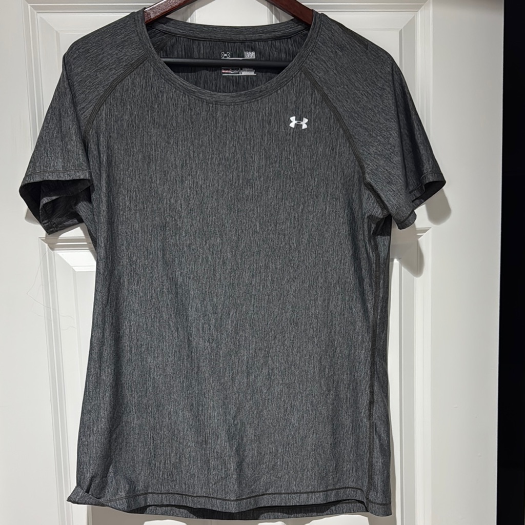 Under Armour Women's Charcoal Fitted T Shirt Large Nwot